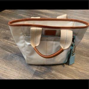 White authentic coach tote w turquoise interior